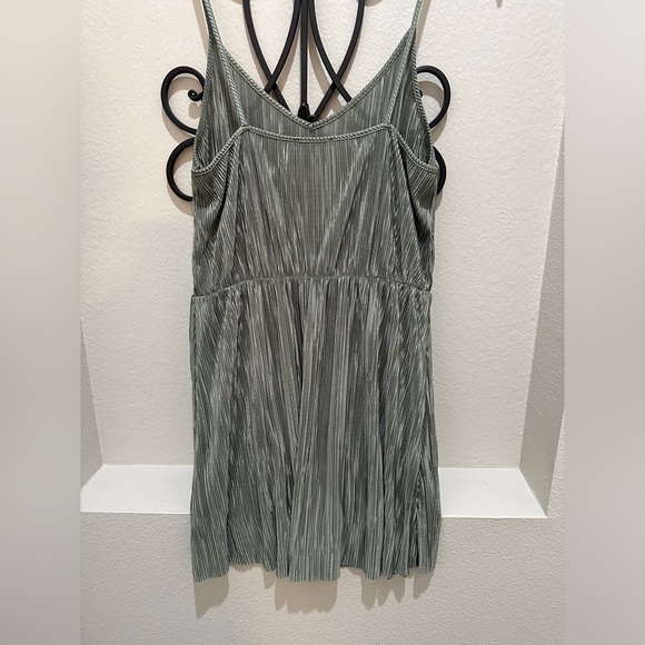 Olive Green Pleated Dress Large - Picture 4 of 6